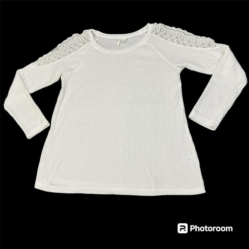Est.1946White long sleeve‎ top with lace detail on sleeve size small